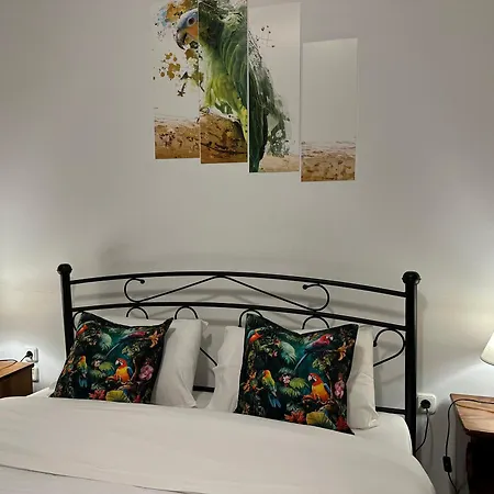 Parrot 度假居 *